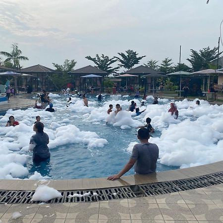 Dna Fun Zone Pekanbaru Exterior photo